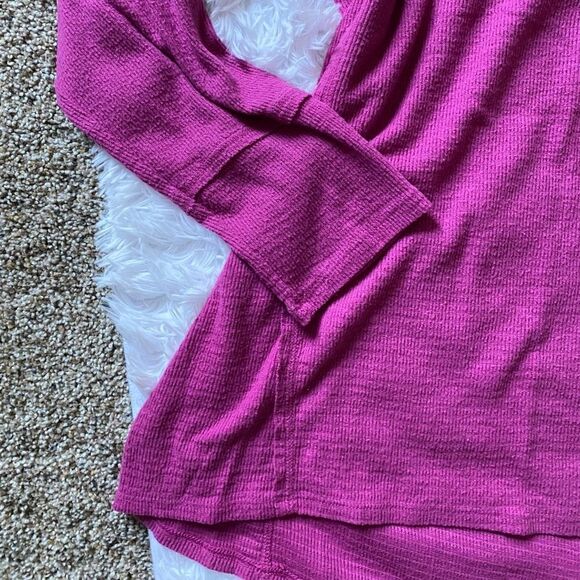 Wildfox Haley Brushed Thermal Waffle Top
Lightweight Vneck Long Sleeves Medium - Picture 2 of 6